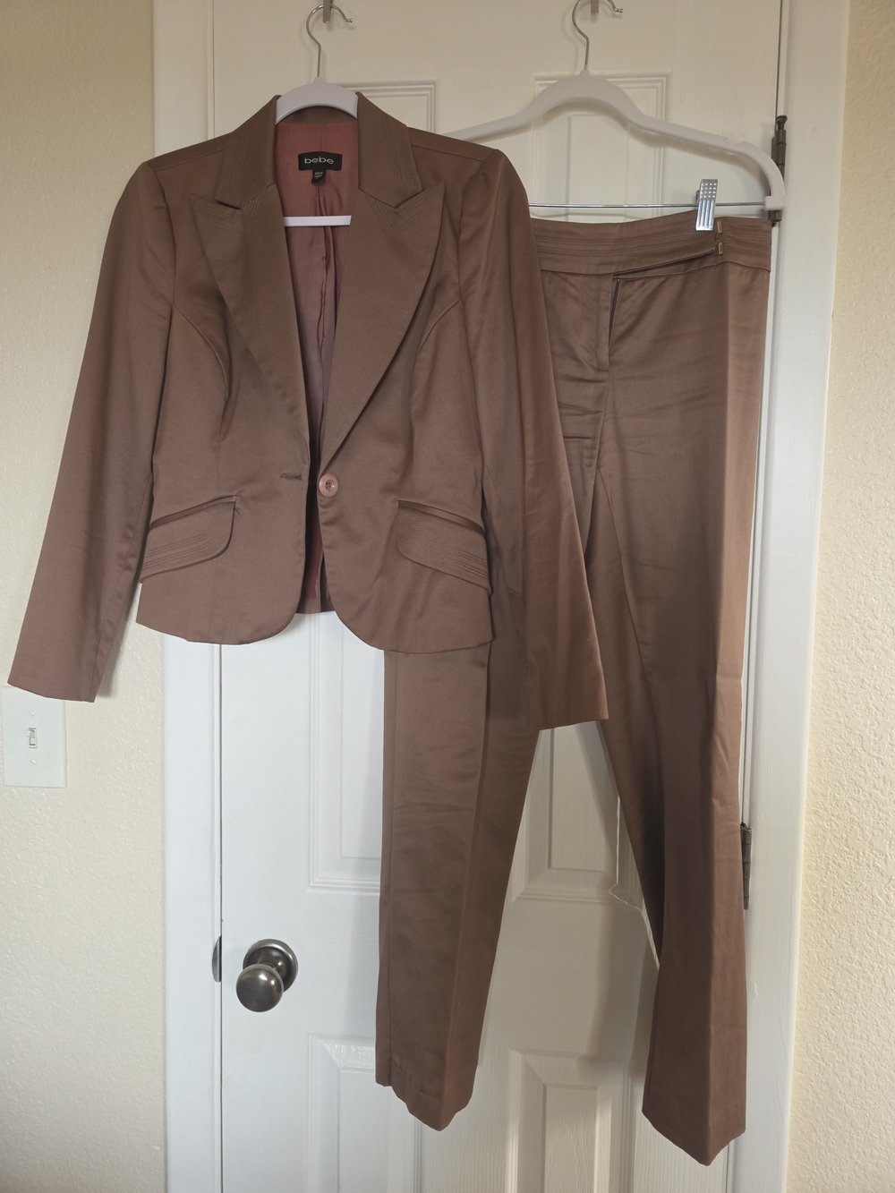 Bebe Mink Brown Women’s Business Suit Blazer Jacket 6 & Pants 2 Set